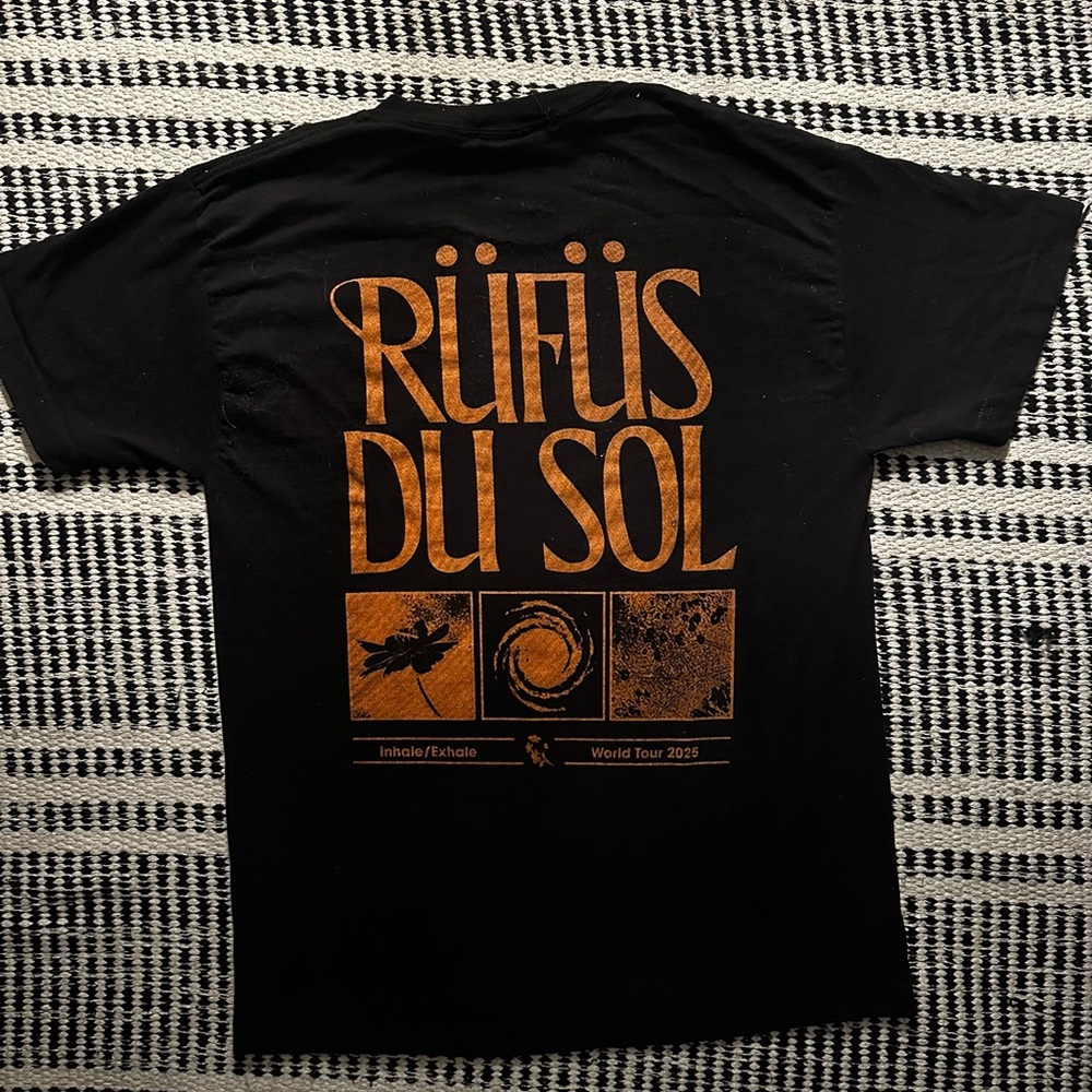 RUFUS DU SOL World Tour 2025 Inhale / Exhale
Graphic T-Shirt SIZE M